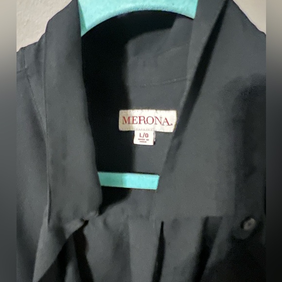 Me to a black sleeveless top size large - Picture 3 of 3